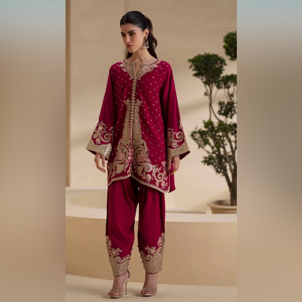 Ethnc pk Embroidered Pink Kurta Set with Gold Detailing